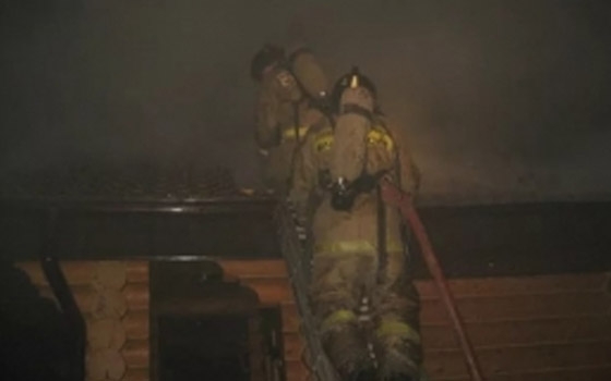 В Бежице при пожаре эвакуировали хозяйку частной бани