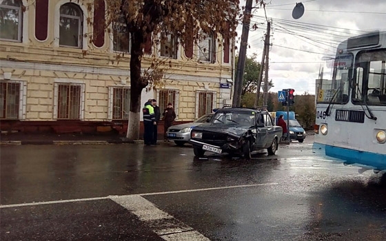 «Нужно кольцо, а на кольце храм»: у набережной снова случилось ДТП