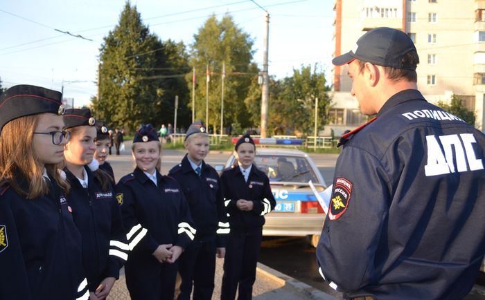 Сотрудники ГИБДД и кадеты провели в Вологде акцию для пешеходов