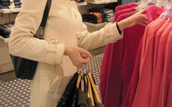 Будущие медики пытались украсть модную одежду из ТРЦ в Брянске