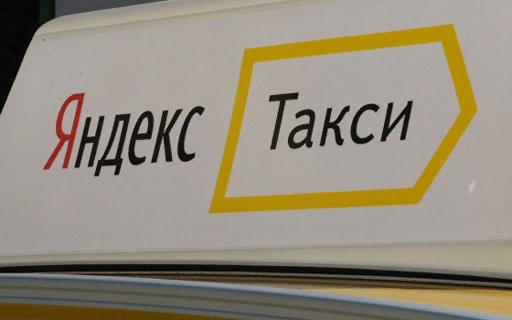 В Брянске уснувший водитель «Яндекс. Такси» врезался в дерево