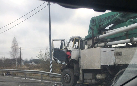 В Супонево столкнулись два грузовика: есть пострадавший