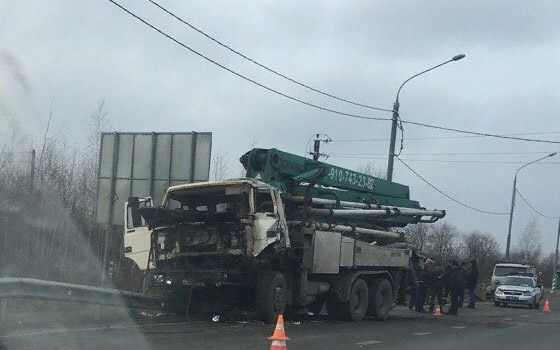 В Супонево столкнулись два грузовика: есть пострадавший
