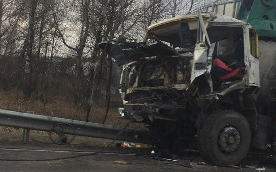 В Супонево столкнулись два грузовика: есть пострадавший