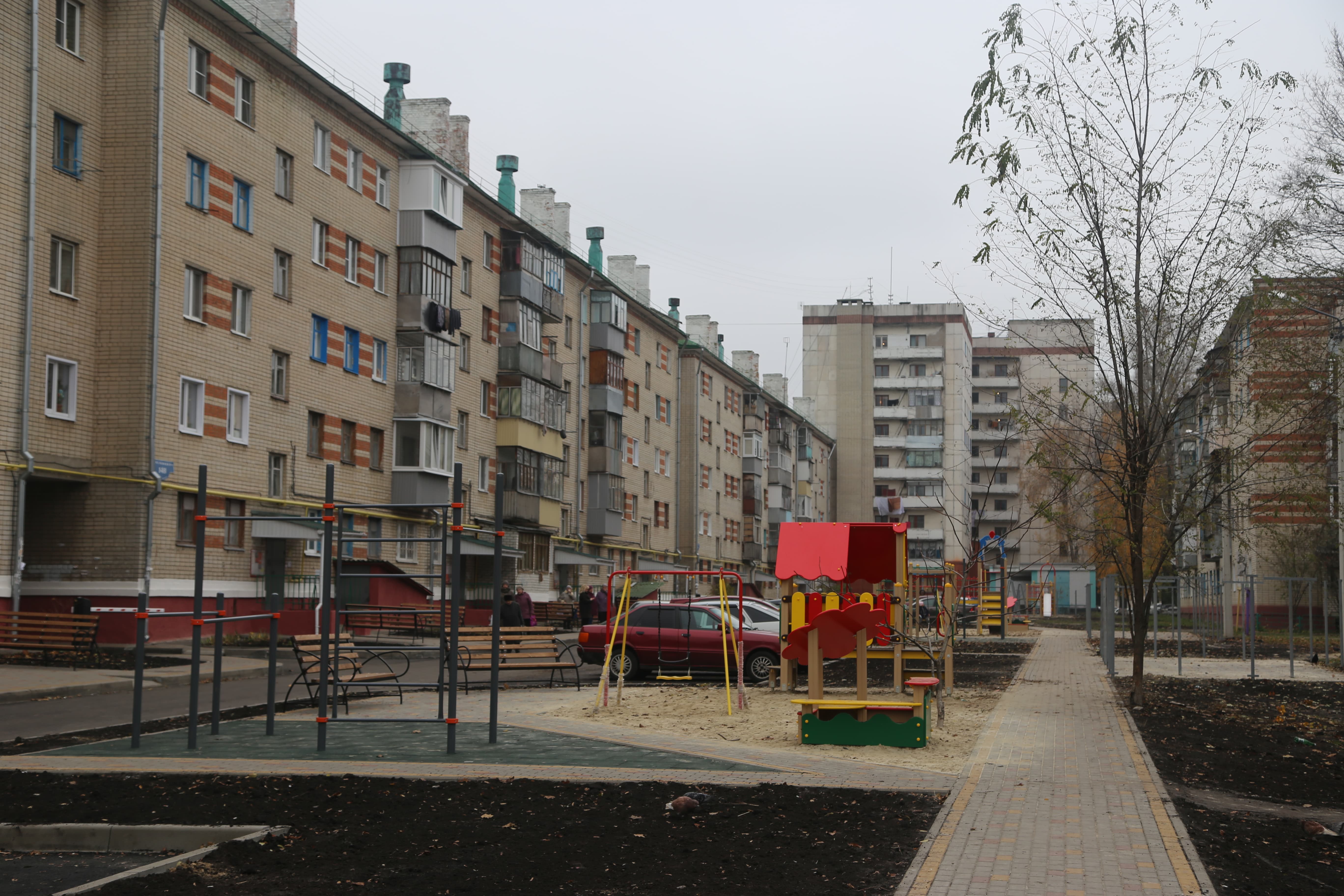 «Людям сразу всё подавай». Как в Белгороде ремонтируют и благоустраивают дворы