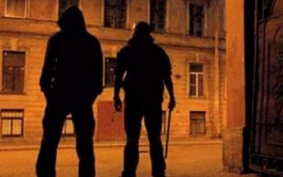 В Брянске двое студентов вуза напали на прохожего
