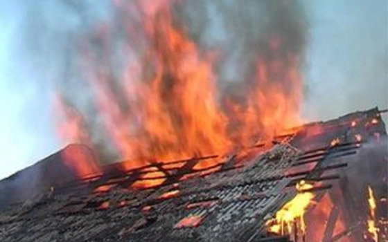 На улице Глинки в Брянске горел дом – хозяйку эвакуировали