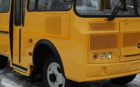 В Почепе водитель «УАЗа» не справился с управлением и протаранил автобус