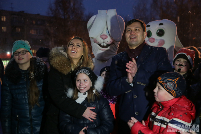 Актриса Мария Кожевникова зажгла новогоднюю елку в Вологде